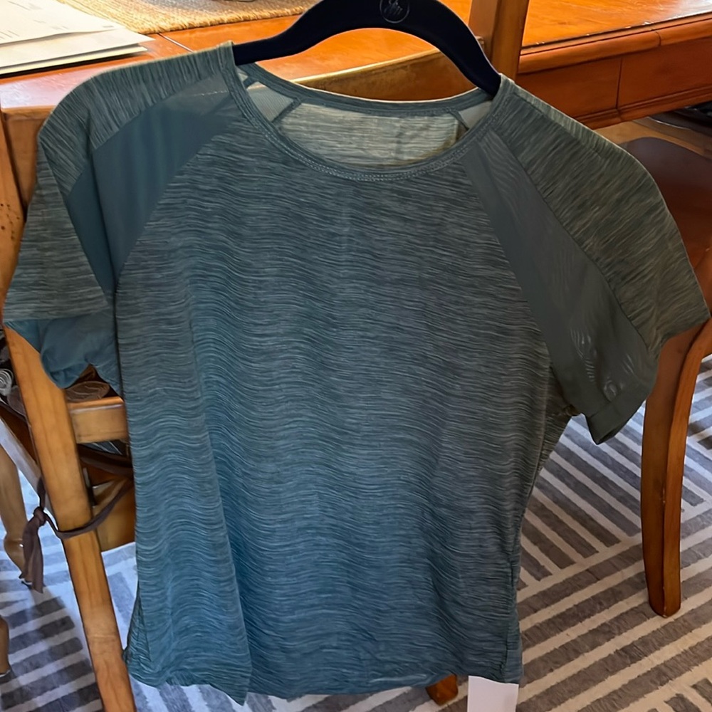 HALARA green athletic shirt